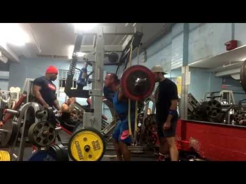 Close stance raw squats no wraps PR