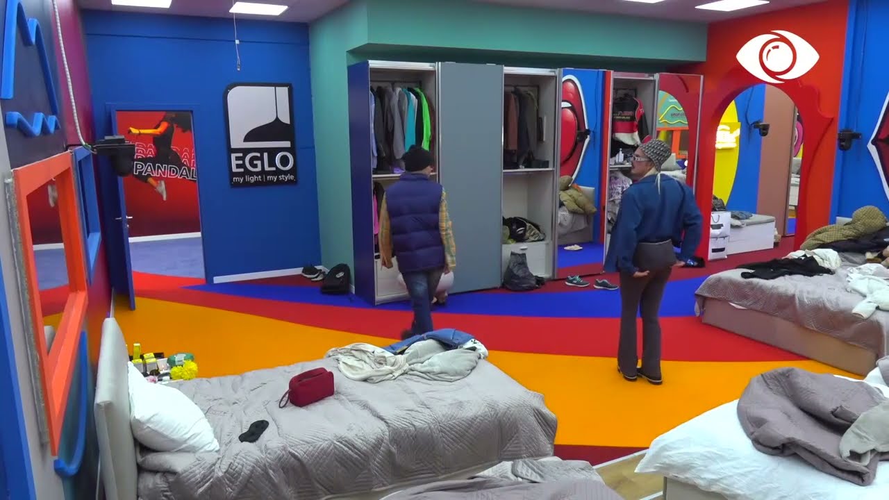 Kejvina ia mbush vithet me rroba Herionit