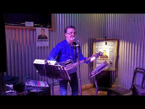 Eddie Quinn singing Drawing Little Men in the Ashes in Boylans Ardee - 7th April 2023