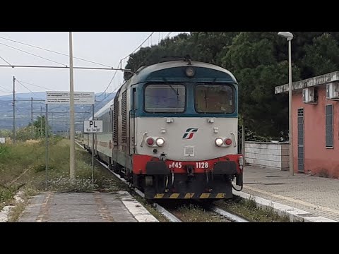 Il transito delľ IC 562 trainato dal D445 1128 a Nova Siri-Rotondella
