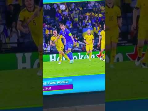 Foul Marcus Danielson - Schweden : Ukraine EM2020 / Rote Karte