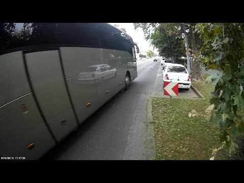 Elengedem a buszt - I let the bus go