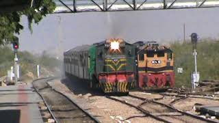 preview picture of video 'GREEN LINE Way To Karachi Passing Jhimpir Power # HGMU-30R 8217 Dated 24-12-2017 .'