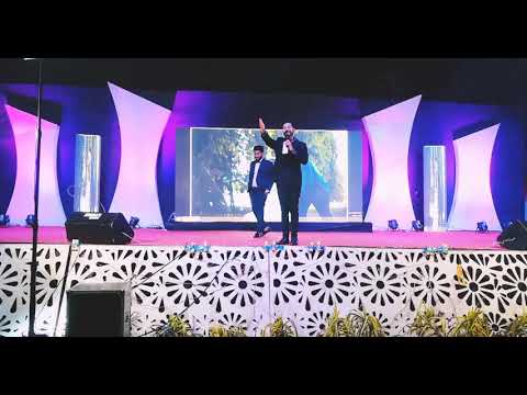 Viennay Tiwaarri Viennay Hosting wedding Gig for Bansal Family