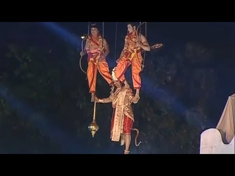 Delhi Ramleela 2023– देखिए कैसे हनुमानजी ने भगवान राम और लक्ष्मण को उठाया Video