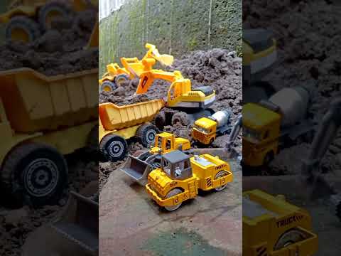 MINIATURE CONSTRUCTION EQUIPMENT SHOWCASE DUMP TRUCK, EXCAVATOR, WHEEL LOADER, CEMENT MIXER