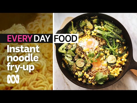 Instant noodle fry-up with vegetables and eggs | Everyday Food | ABC Australia