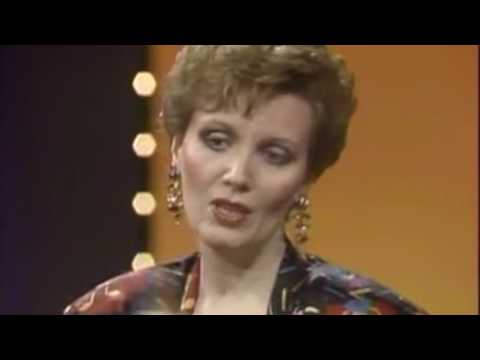 Maureen McGovern performance/interview