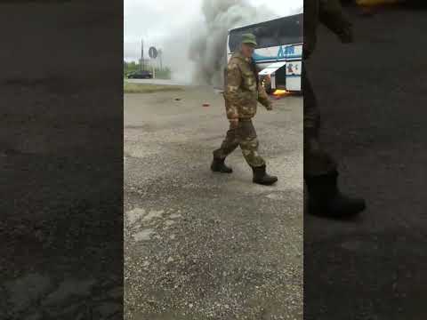 Сегодня днем в селе Табуны загорелся автобус, Барнаул - Яравое, пожар возник из за заднего выхлопа!!