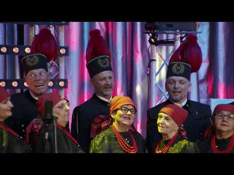 ZESPÓŁ ŚPIEWACZY “KAROLINKI” - Nie chodź koło róży