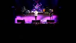 the VANDALS- soccer mom (LIVE-05/07/2003)