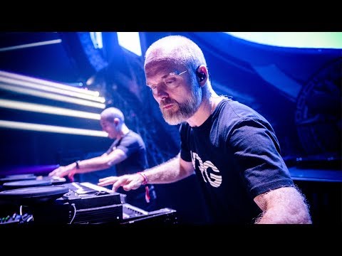 Pure NRG play 'Blur - Song 2' (Live at Transmission Germany 2018)