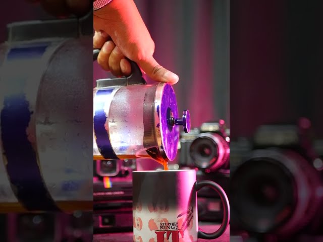 Vídeo relacionado con Stor TAZA CERAMICA GLOBE 380 ML EN CAJA DE REGALO WEDNESDAY