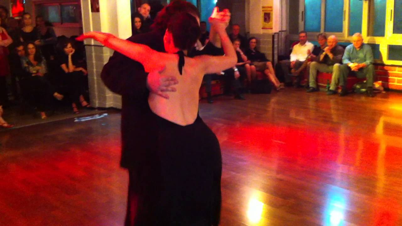 Jorge Llado y Florencia Argento 18 12 2011 Milonga del Angel Genova 3