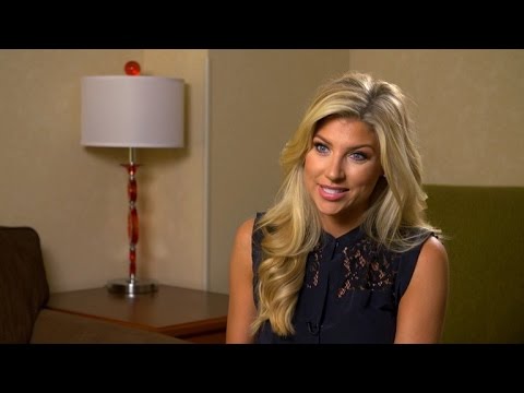 download lagu mp3 mp4 Melanie Collins, download lagu Melanie Collins gratis, unduh video klip Melanie Collins