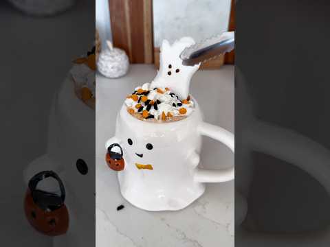 Spooky hot cocoa☕️ #spooky #chocolate #hotchocolaterecipe #diy #home #cozy #fall #halloween #short