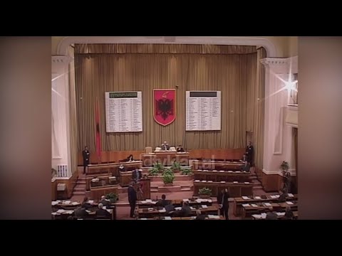 Deputetët e PS-së kritikojnë qeverinë për ndërprerjen e energjisë elektrike (11 Nëntor 2002)