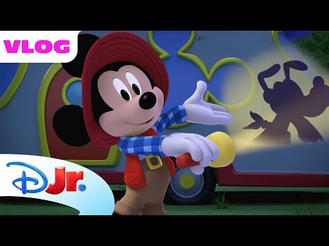 Mickey Mouse Makes Puppets with a Flashlight 🔦 | Me & Mickey | @disneyjr