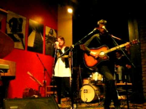 Javier Barría y Caroklina - All is Full of Love (en Thelonious, nov 2011)