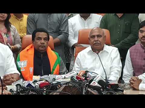 कांग्रेस महासचिव श्री राकेश सिंह यादव को पार्टी की सदस्यता दिलाने के पश्‍चात श्री हेमंत खण्डेलवाल ने मीडिया को सम्बोधित किया.