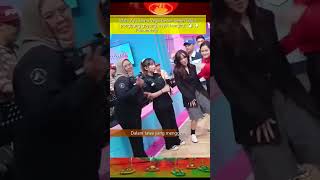Download lagu Ayu Tingting  Vega Darwanti Go-Goyang di Brownis brownistranstv #ayutingting mp3