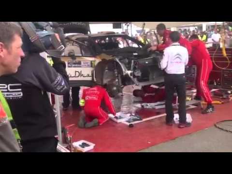 Reparación del coche de Dani Sordo Argentina 2013 (1)