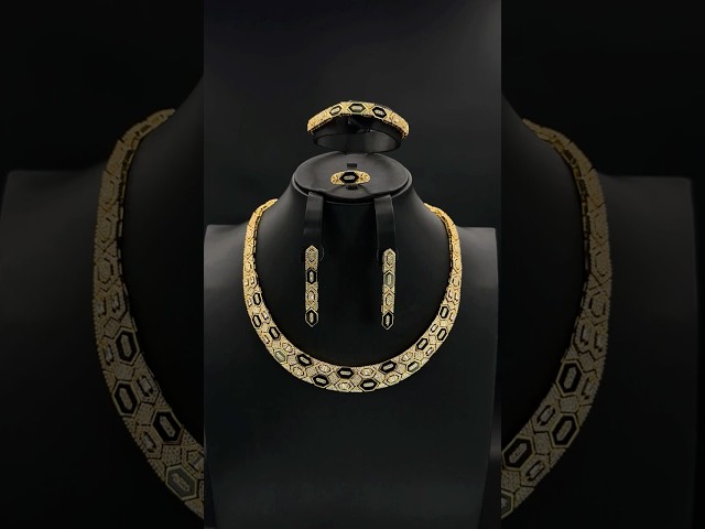 طقم زيركون ذهبي مكس أسود أنيق بإصدار خاص دقة الماس 5 قطع بضمان على اللون