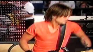 Keith Urban Rocks Thanksgiving Halftime w/ Dallas Cowboy Cheerleaders