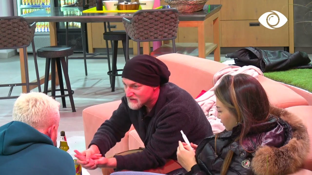 E dija që do i kisha të gjithë kundër/Banorët bisedojnë