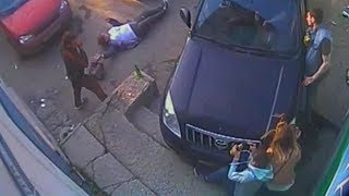 Ленд Крузер въезжает в толпу. Real Video
