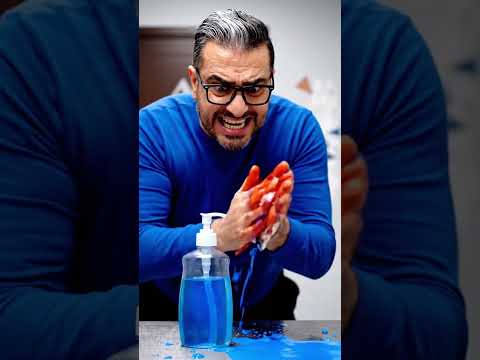 💙 مقلب تبديل الصابون بصبغة زرقاء فشل! 💥 الأستاذ أصبح أزرق! | فشل ملحمي #فيديو_فيرال #مقلب_فاشل