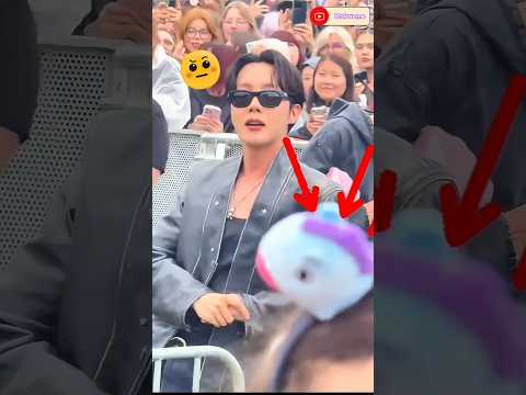 Jhope was surprised to see an army when he came to enjoy Lollapalooza in day 1💜🐿🤭#jhope #bts