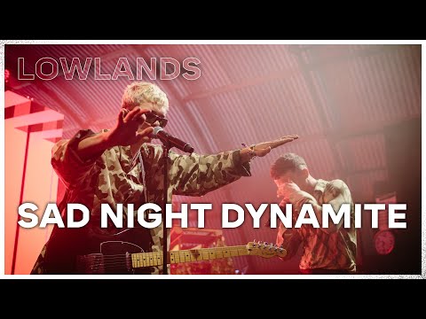 Sad Night Dynamite doet 'Krunk' live | Lowlands 2022 | NPO 3FM