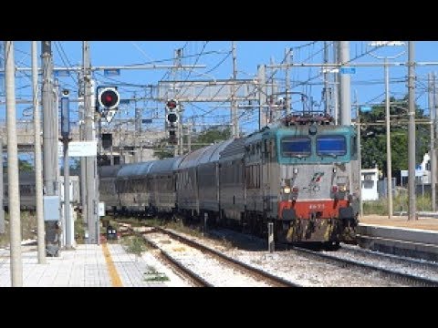 E656 515 + vetture demolendi sull'INVIO Torino P.N.-Bari Lamasinata in transito a Termoli.