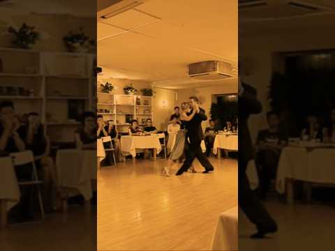 Walk with Osvaldo Fresedo orchestra Analia Carreño Luis Ramírez #tango #dance #tangodance #unique