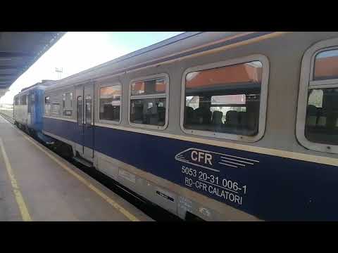 Apariție rară în gara Oradea! Un vagon modernizat din seria 20-31 staționa la linia 5!