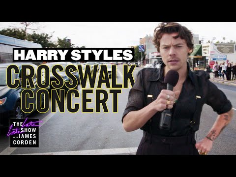 Harry Styles Performs a Crosswalk Concert