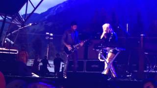 Metric - Love is a Place (Live at Pemberton 2014)