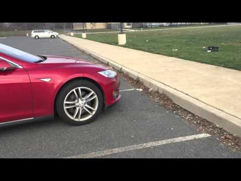 Tesla V 7.1.2.9.154 software - Practicing for auto summoning - Forward