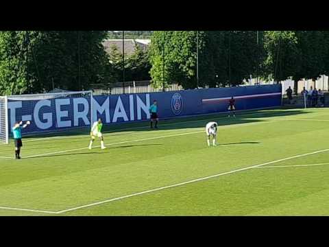 U17 PLAYOFF 1/4 de finale PSG AUXERRE arret Will Matimbou
