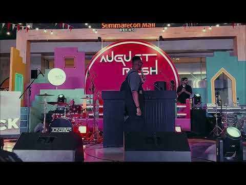 Bloodlyne - Kiss Me Through The Phone