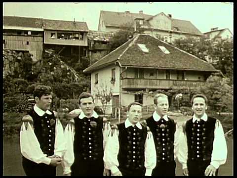 Ansambel Lojzeta Slaka - Kje mamici bi rož nabral (Official Video)