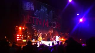 Key Arena: Justin Moore - My Kinda Woman