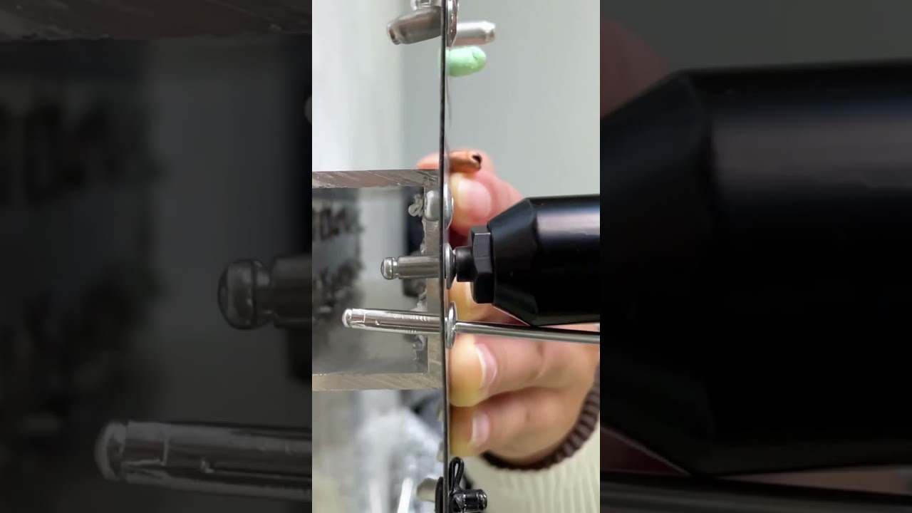 Display of riveting effect of open core rivets and lantern rivets