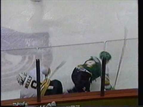 [Vintage] Mark Tinordi nails Cam Neely