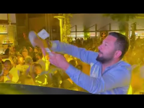 Azad Yılmaz - Dolar Dağıttı