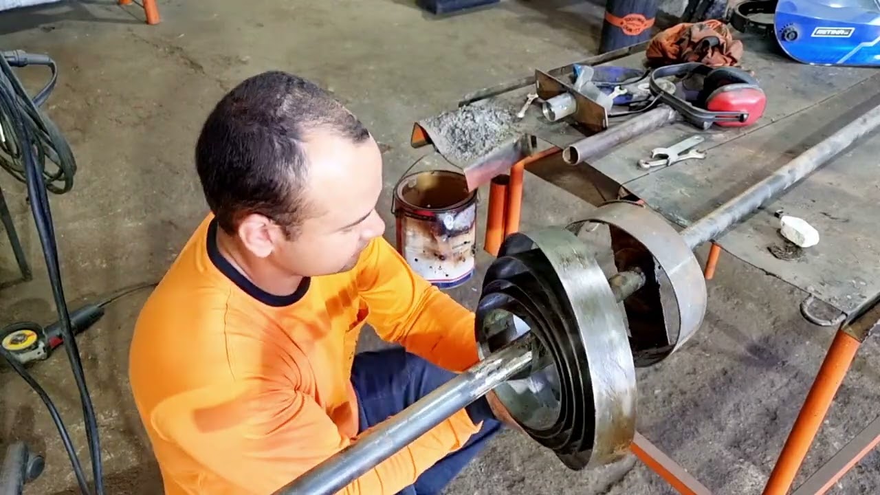 Recuperando caixa de mola da porta de enrolar.