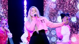 Meghan Trainor Performs 'I'm a Lady'!