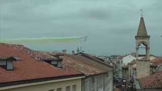 preview picture of video 'Frecce Tricolori su Pordenone per l'Adunata degli Alpini 2014'