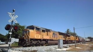 preview picture of video 'Union Pacific Train Breaks Hard Then Proceeds'